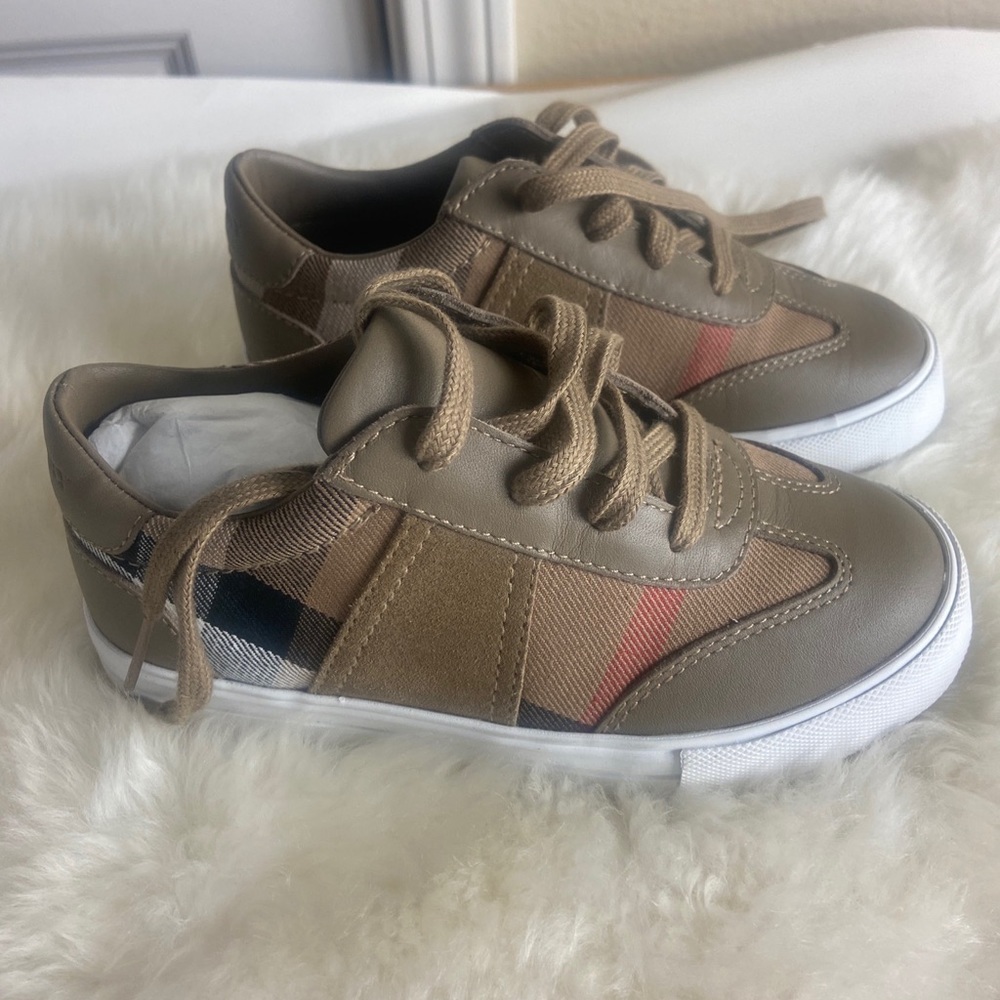 Authentic Burberry casual sneakers